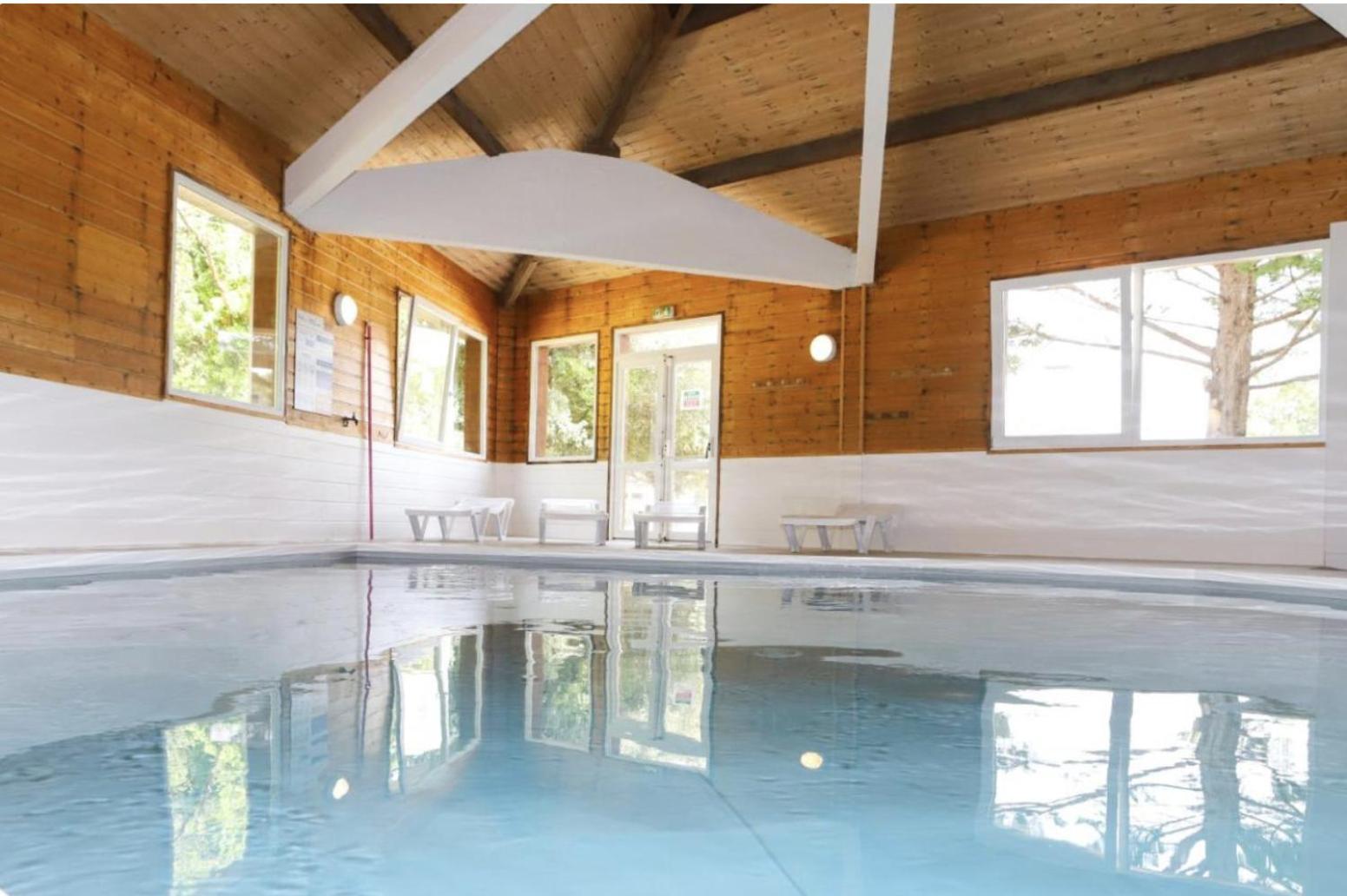 Maisonnette La Coti H5 Avec Piscine Interieure Chauffee, A 400 M De La Plage Et Menage De Fin Sejour Compris Saint-Georges-d'Oleron Exterior photo